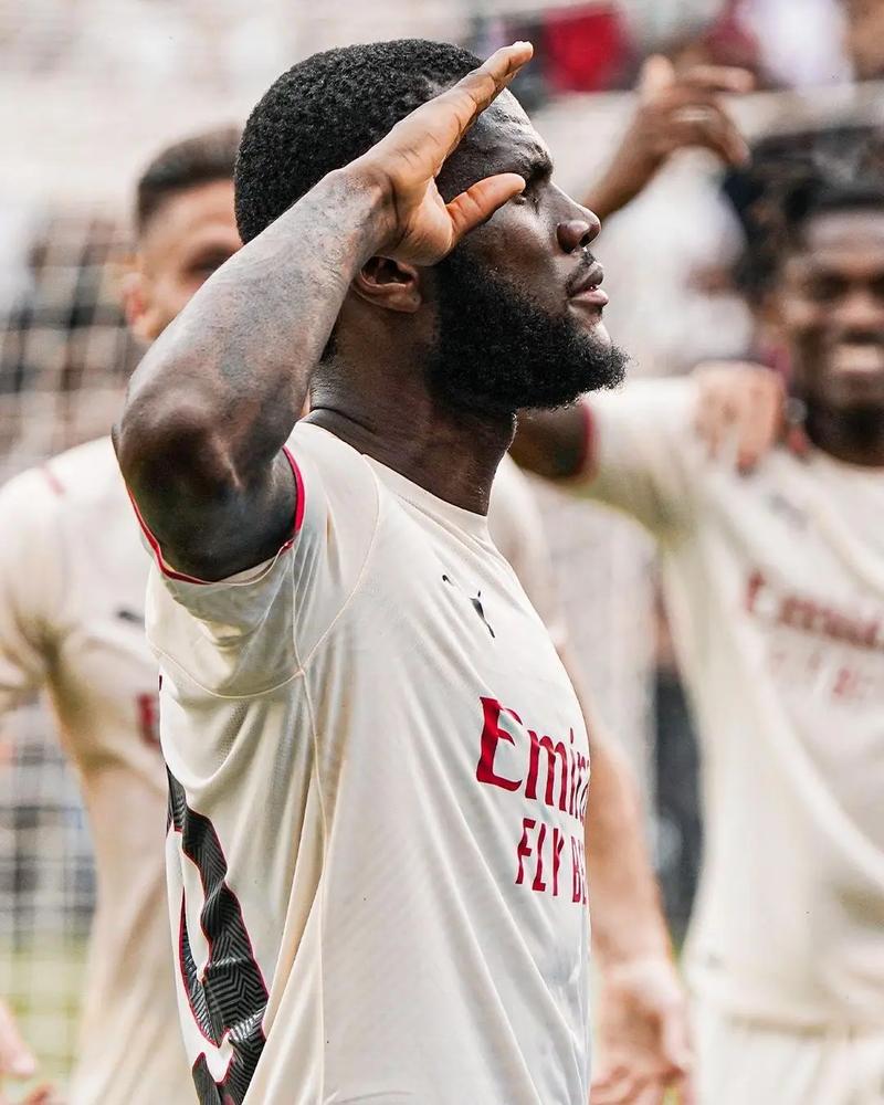 现在米兰是否会是联赛冠军头号热门？里奇：不能这么说（米兰是联赛夺冠最大热门？里奇：言之过早）