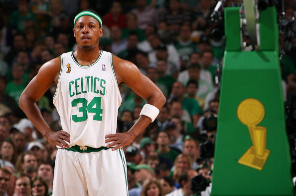 维尼修斯陷15场球荒，1.5亿身价难掩关键战低迷（维尼修斯连续15场颗粒无收，1.5亿身价难遮关键时刻低迷）