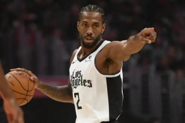 东契奇两罚一中，展示个人实力（东契奇两罚命中一球，个人实力尽显）