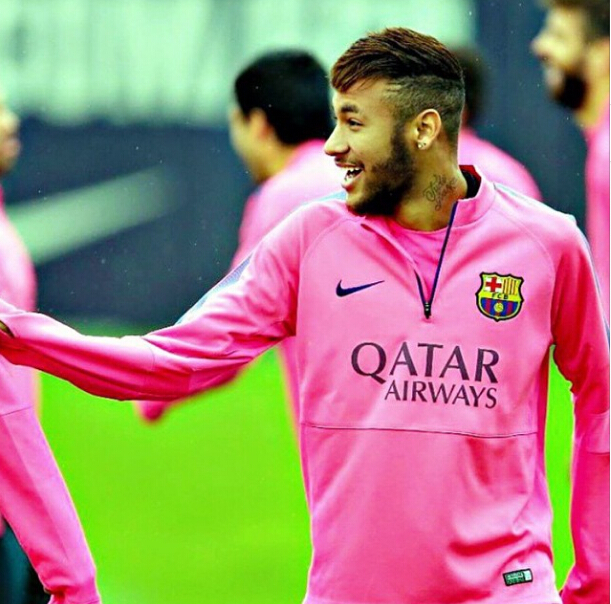 又伤一人！海斯左脚踝酸痛本场对阵太阳不会回归（伤病再添一例：海斯左脚踝酸痛，今日对阵太阳将不再出场）